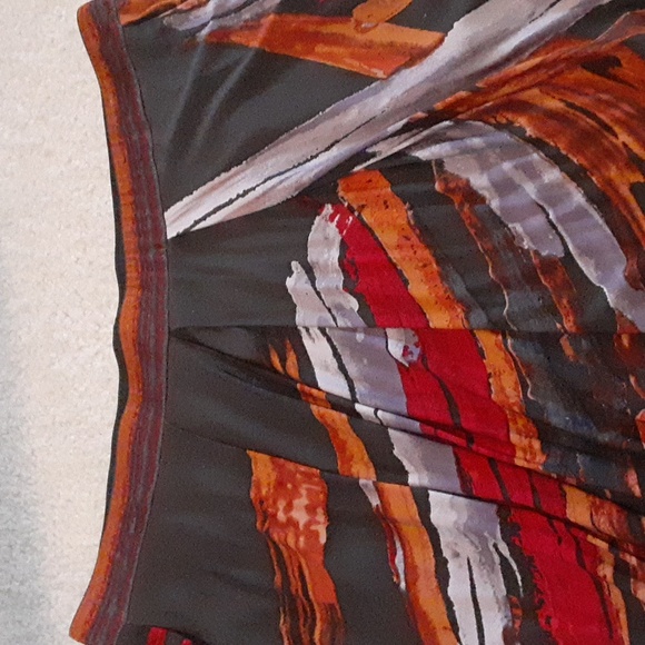 BCBG MAXAZRIA Skirt. Size medium. - Picture 5 of 7